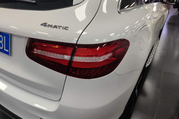 Used Mercedes-Benz GLC 2018 Facelift GLC 260 4MATIC Luxury Edition
