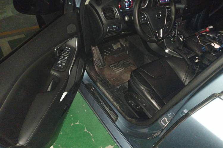 Used Volvo V40 2018 T3 Zhiya Edition
