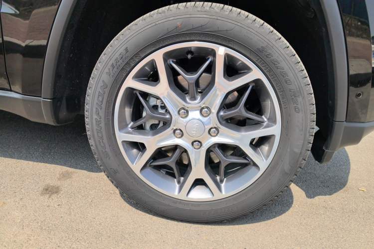 Used Jeep Grand Cherokee 2020 3.0L Elite Navigation Edition Right Front Wheel Hub