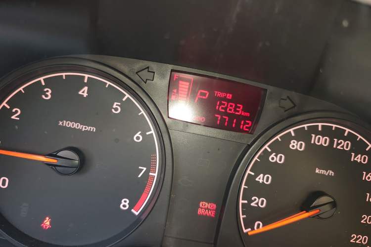 Used Hyundai Verna (older generation) 2014 1.4L Automatic Smart GLS Odometer Close Up