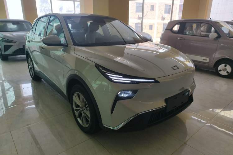 Used Bestune Yueyi 03 2025 445km Joyful Edition Front Right 45 Deg