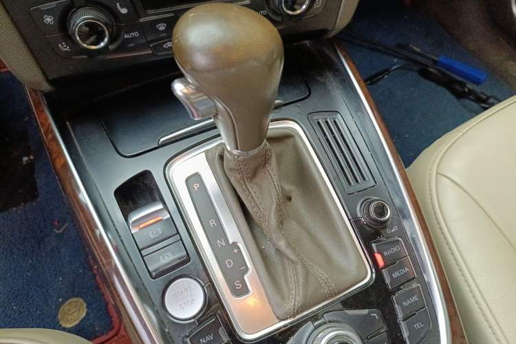 Used Audi Q5 2011 2.0TFSI Comfort Version Gear Lever