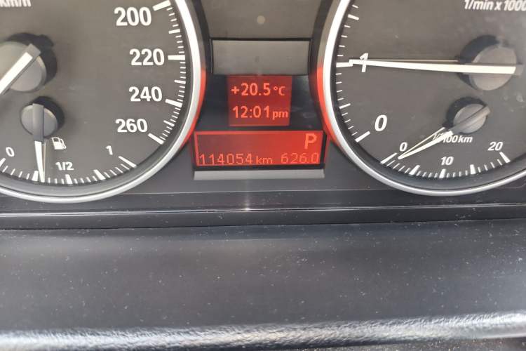 Used BMW X1 2014 sDrive18i Fashion Model Odometer Close Up