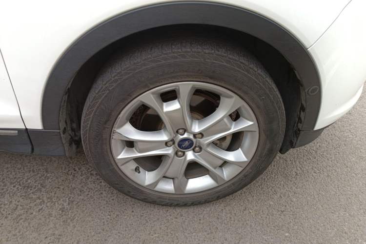 Used Ford Kuga 2015 2.0L GTDi Four-Wheel-Drive Sport Model Right Front Wheel Hub