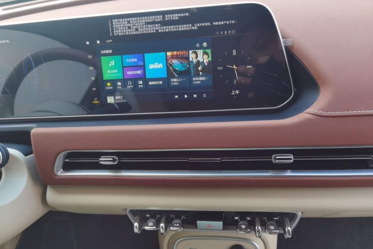 Used ORA Good Cat 2023 401 km Standard Range Luxury Version Lithium Iron Phosphate
