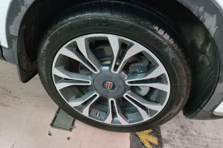 Used Hongqi HS5 2019 2.0T Smart Connect Flagship All-Wheel-Drive Version Right Front Wheel Hub