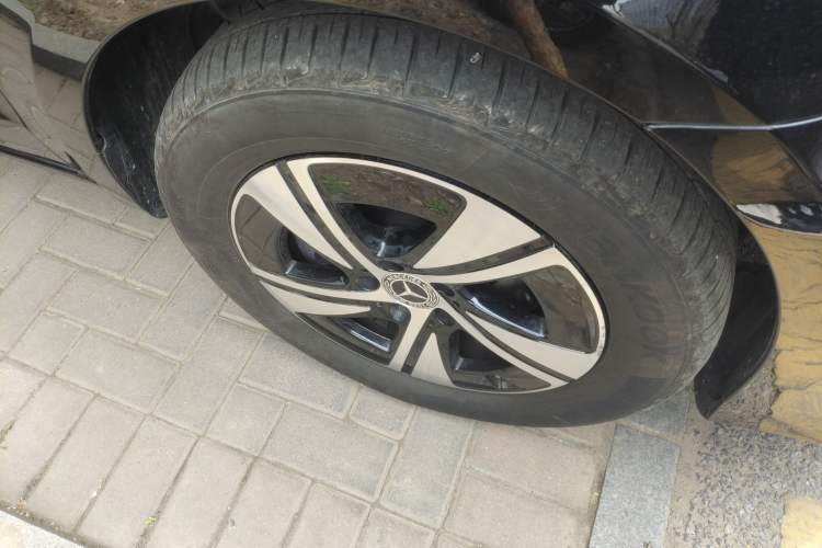 Used Mercedes-Benz Vito 2024 2.0T Elite Version 7 Seats Right Front Wheel Hub