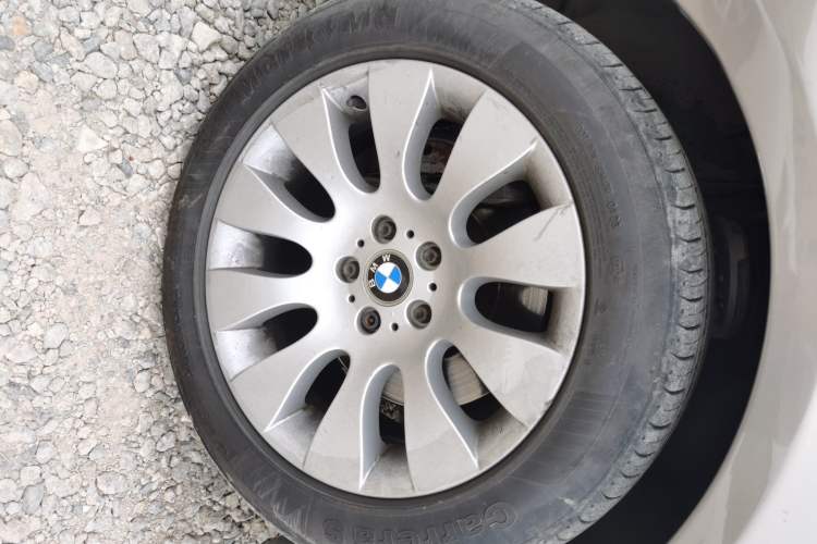 Used BMW 7 Series 2005 760Li Right Front Wheel Hub
