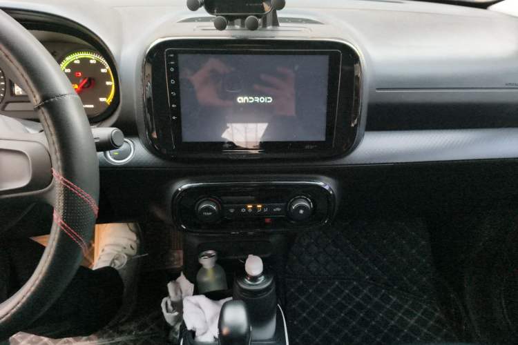 Used Roewe Clever 2022 311km QiQi BoBo Edition Audio And AC Panel