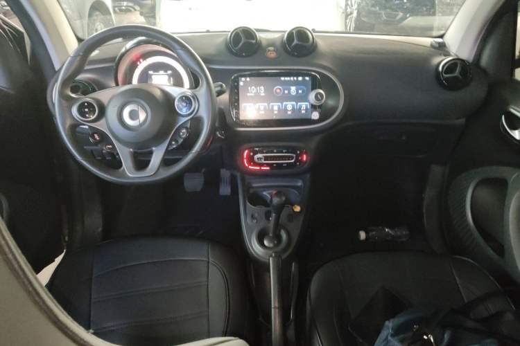 Used smart fortwo 2015 1.0L 52 kW Hardtop Passion Edition Center Console