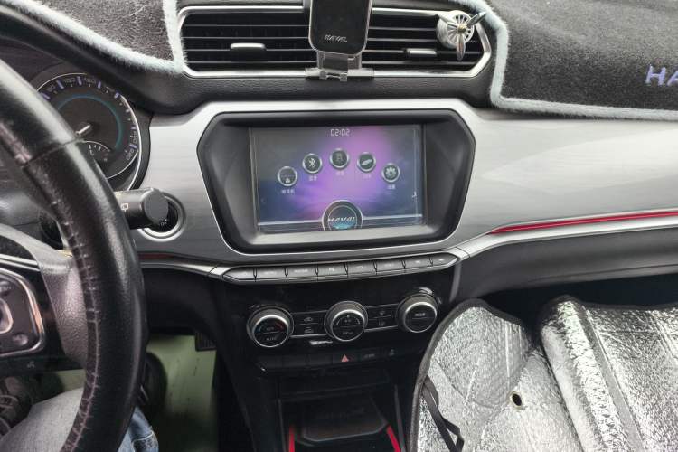 Used Haval H2 2018 Chuanxiang Edition Blue Badge 1.5T Dual-Clutch Two-Wheel Drive Fashionable Model
