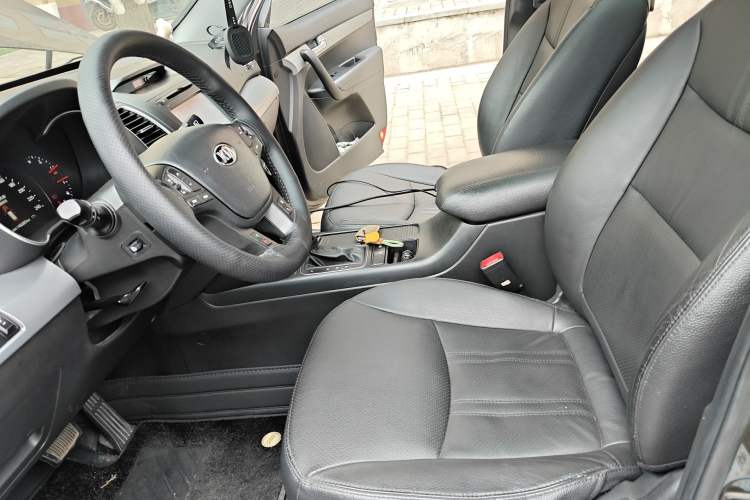 Used Kia Sorento 2013 2.2T 7-seat Diesel Luxury Edition Left Front Seat