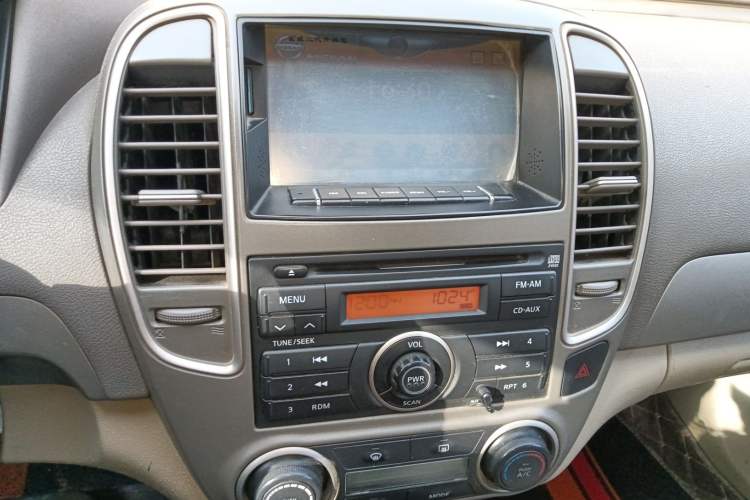 Used Nissan Sylphy 2012 Classic 1.6XE Manual Comfort Edition Audio And AC Panel