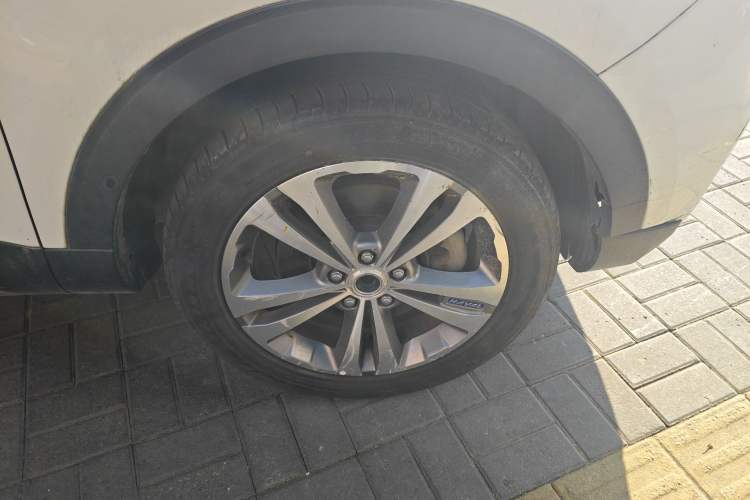 Used Haval H2s 2017 Blue Label 1.5T Dual-Clutch Luxury Model Right Front Wheel Hub