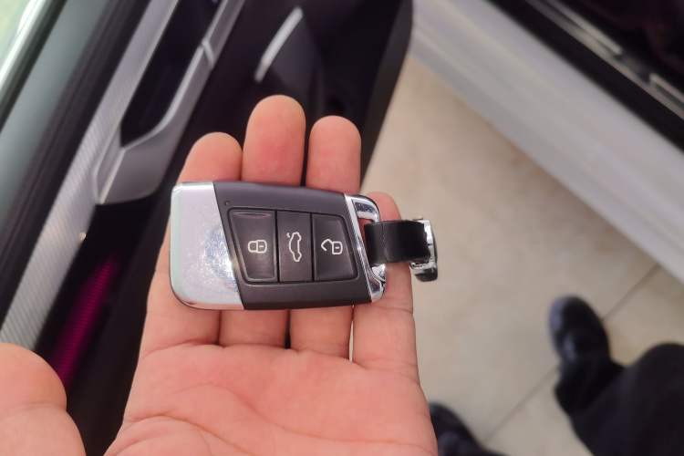 Used Volkswagen FAW-Volkswagen CC 2024 380TSI Striking Edition Vehicle Key