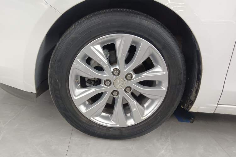 Used Buick GT 2021 Revised Version Flagship 1.5L Automatic Elite Edition Left Front Wheel Hub