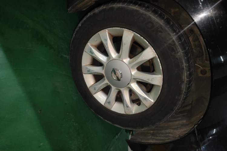 Used Nissan Teana 2006 230JK-S Comfort Sunroof Right Front Wheel Hub