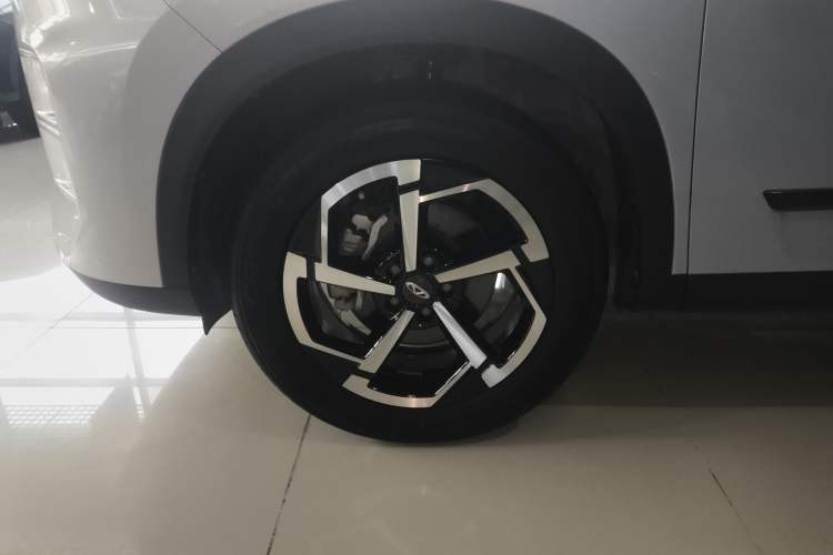 Used Chery Explore 06 2023 Urban Edition 1.6T Two-Wheel Drive Comfort Left Front Wheel Hub