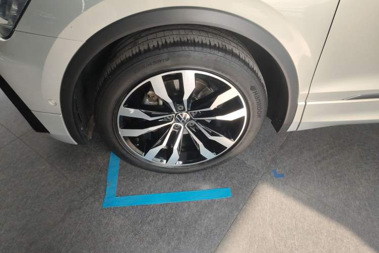 Used Volkswagen Tiguan L 2021 330TSI Automatic Two-Wheel Drive R-Line Enhanced Edition Left Front Wheel Hub