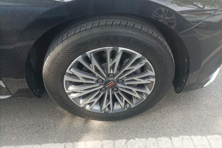 Used Hongqi H5 2024 1.5T DCT Smart Connect Flagship Edition Right Rear Wheel Hub