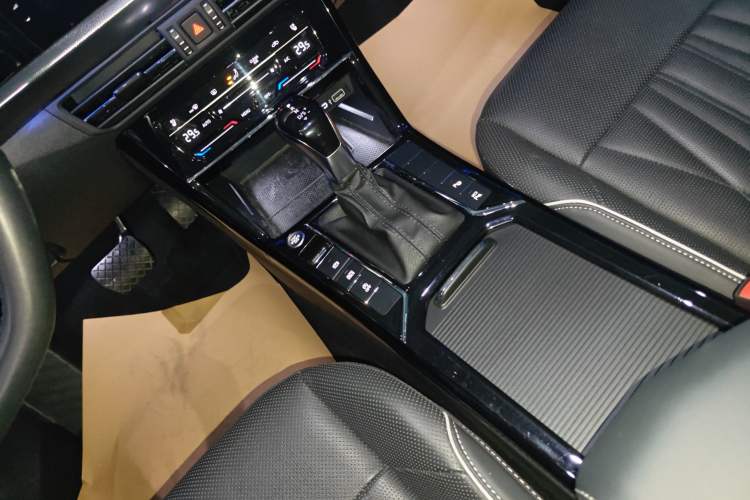 Used Volkswagen Passat 2023 330TSI Luxury Edition