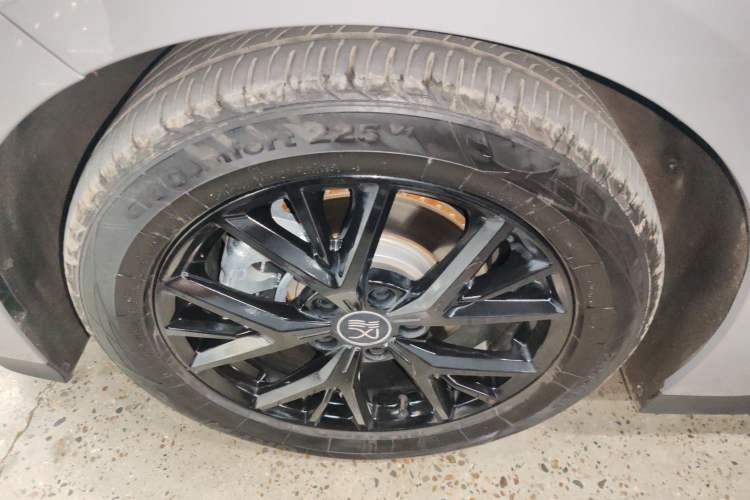 Used BYD Han 2025 DM-i 125KM Elite Model Left Front Wheel Hub