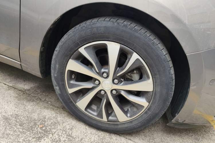 Used Buick Excelle GX 2018 18T Automatic Elite Model Right Front Wheel Hub