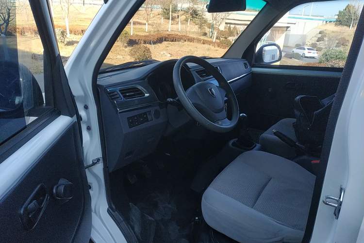 Used Jinbei Hiace X30 2021 1.5L Wealthy Single-Steaming Air-Conditioned Van China VI Standard SWC15M
