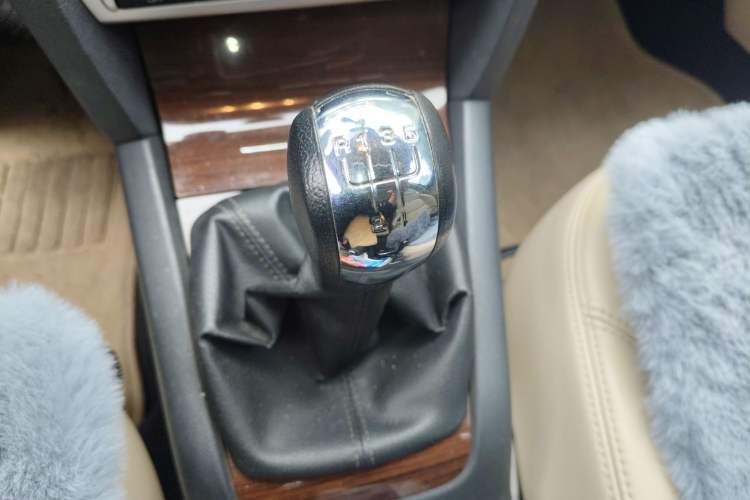 Used Skoda Octavia 2013 1.6L Manual Yijun Edition Gear Lever