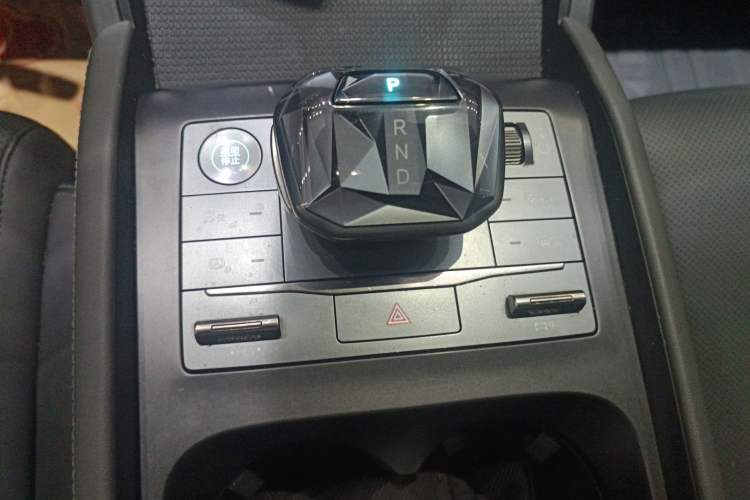 Used BYD Qin L 2024 DM-i 80KM Leading Model Gear Lever
