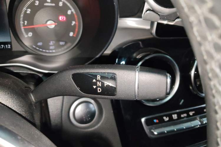 Used Mercedes-Benz C-Class 2015 C 200 Sport Edition 4MATIC Gear Lever