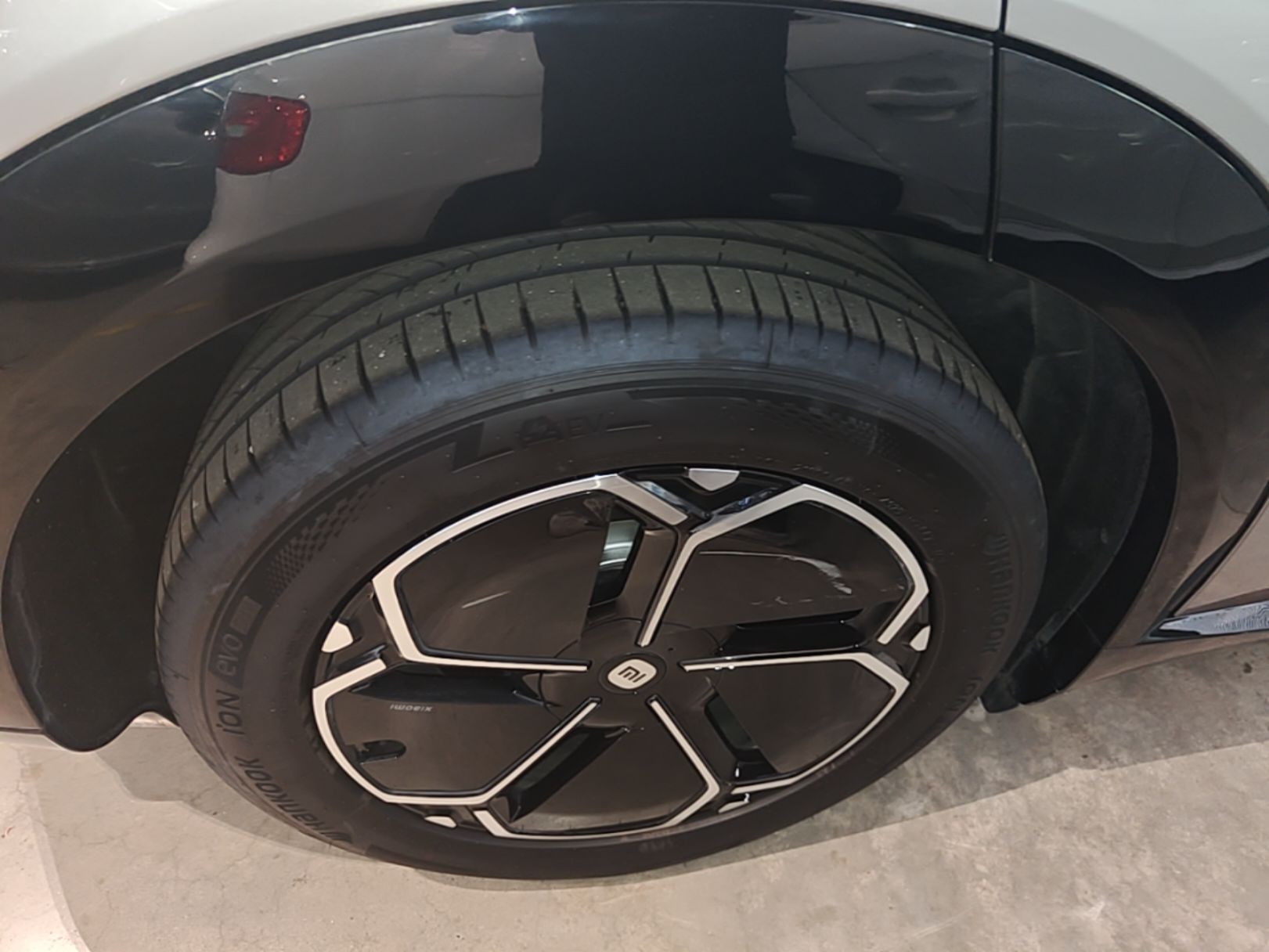 Xiaomi Auto YU7 2025 Ultra-Long Range All-Wheel Drive Pro Version — снимка 11