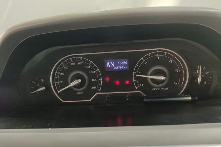 Used SAIC MAXUS Xintu V80 2019 2.5T Classic AMT Aoyuntong Short Wheelbase Mid-Roof 5/6-Seater