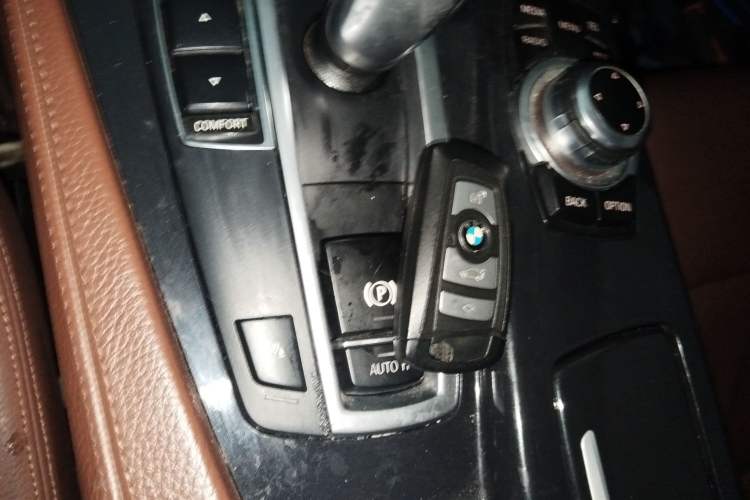 Used BMW 5 Series 2014 520Li Elegant Model
