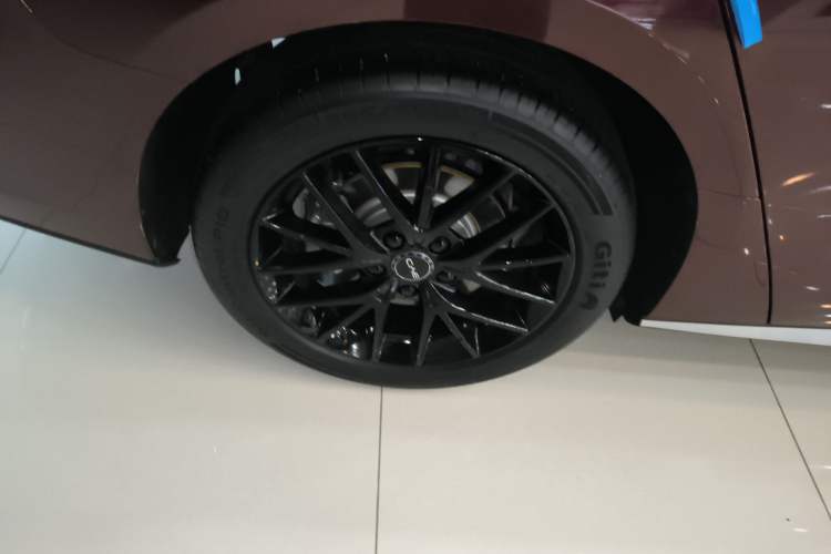 Used BYD Seal 07 DM-i 2025 DM-i 1.5L 125km Elite Model Right Rear Wheel Hub