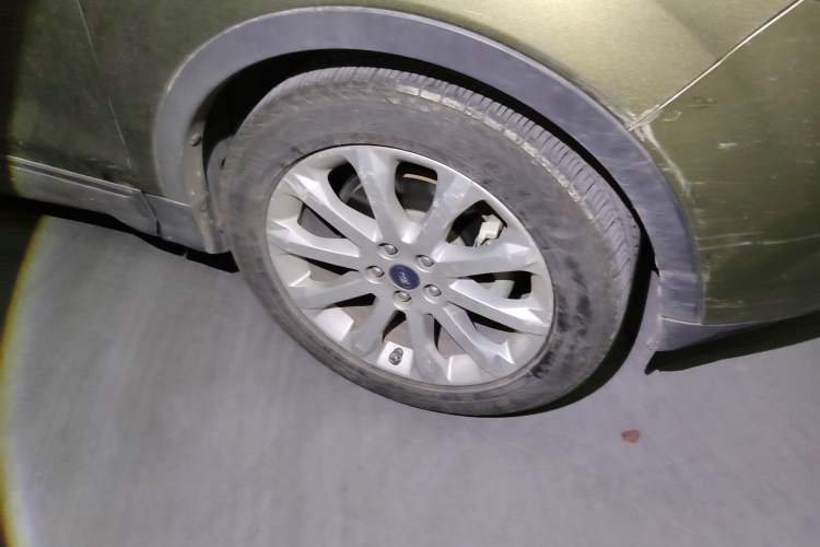 Used Ford Kuga 2015 1.5L GTDi Two-Wheel-Drive Comfort Model Right Front Wheel Hub