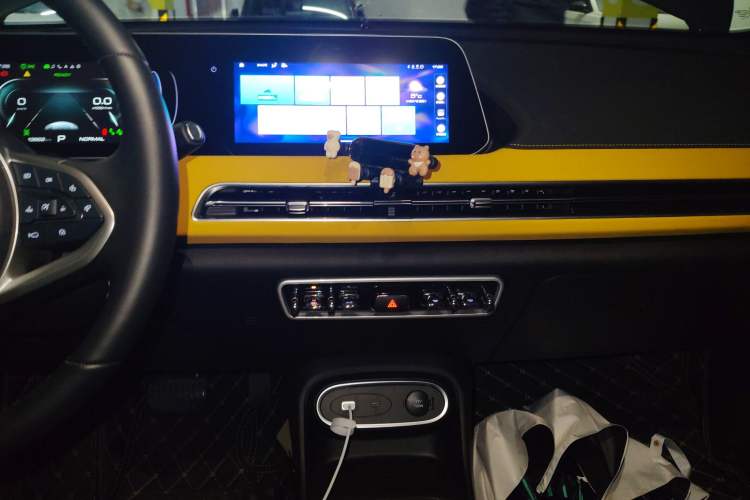 Used ORA Good Cat GT 2023 Mulan Edition 401 km Premium Version Audio And AC Panel