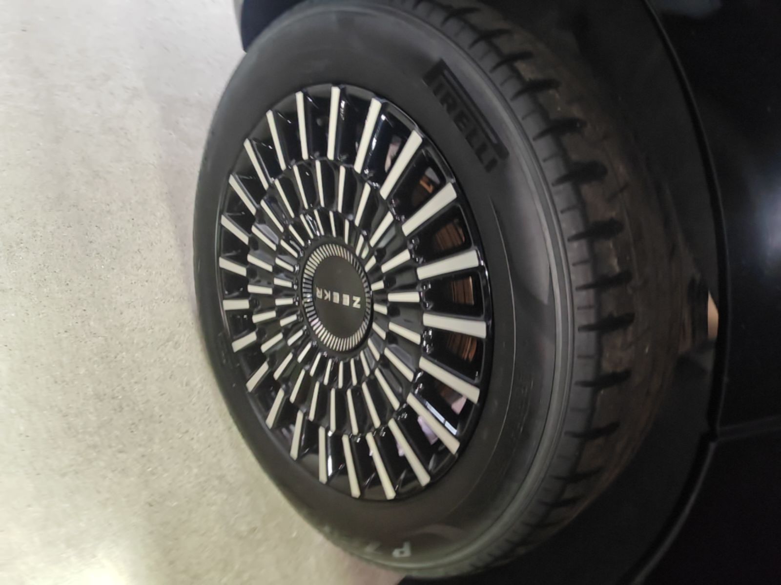 Zeekr 009 2024 Six-Seat Executive Version 4WD 108 kWh — снимка 11