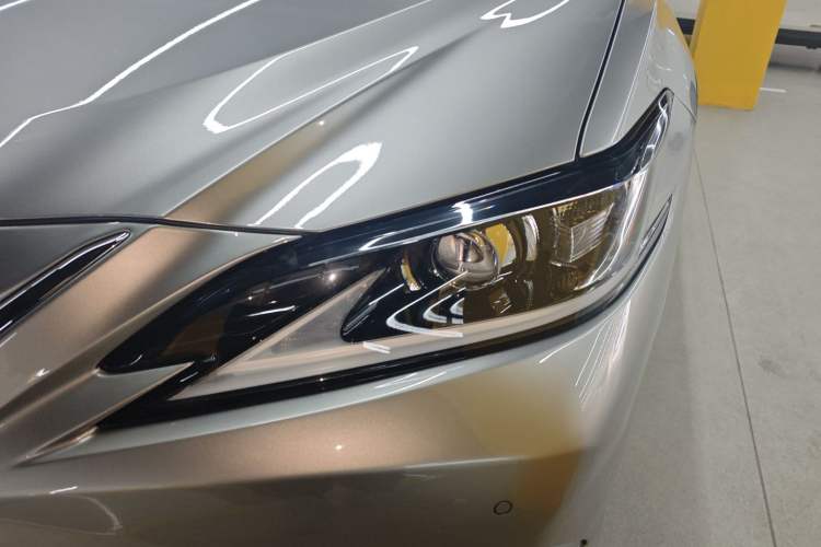 Used Lexus ES 2018 300h Premier Edition China V Standard
