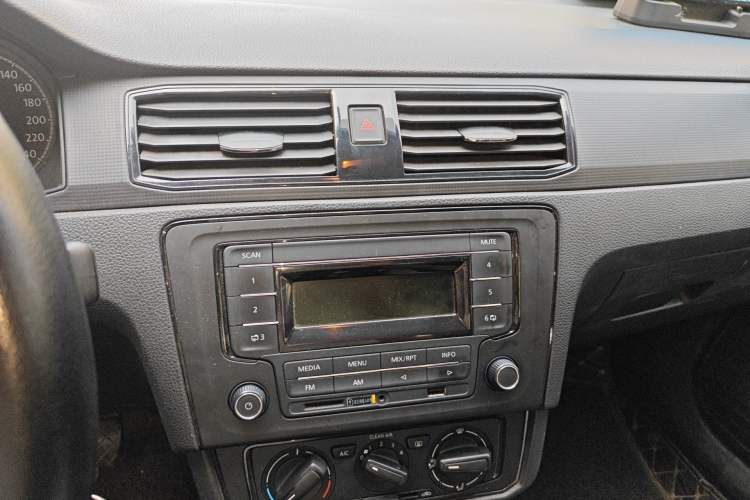 Used Volkswagen Santana 2019 1.5L Manual Fashion Edition China VI Standard