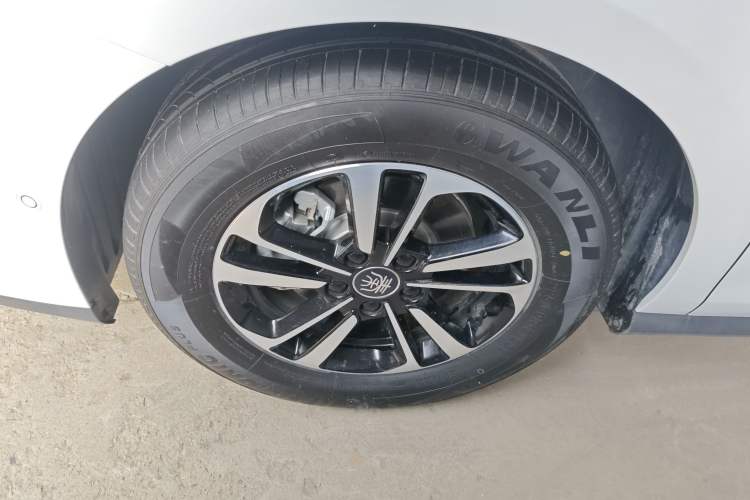 Used BYD Qin PLUS 2025 DM-i Smart Drive 120KM Superior Model Left Front Wheel Hub