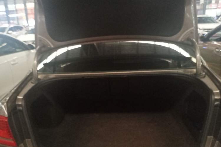 Used Volkswagen Magotan 2015 1.8TSI Luxury Model Trunk