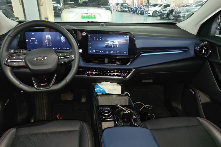 Used Chevrolet Equinox Plus 2024 102km RS Ultimate Edition Center Console