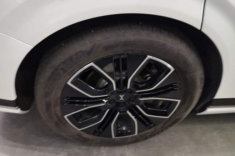 Used XPeng G9 2025 625 Long-Range Max Right Rear Wheel Hub