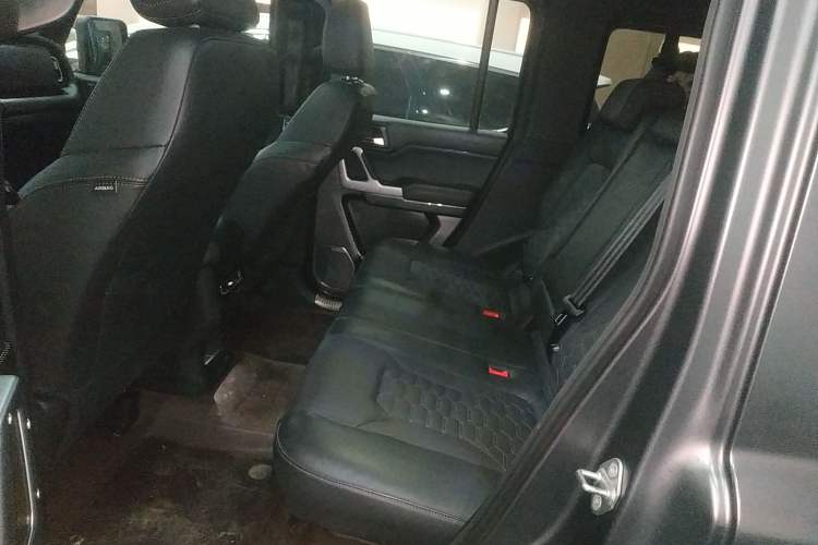 Used 212 T01 2024 2.0T Explorer
