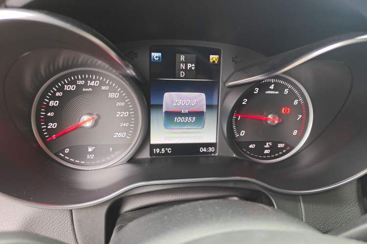 Used Mercedes-Benz GLC 2017 GLC 200 4MATIC Odometer Close Up