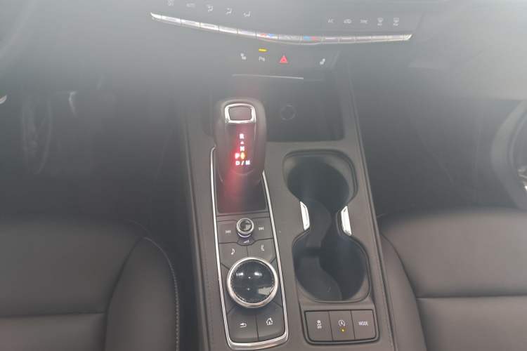 Used Cadillac XT4 2018 28T Two-Wheel-Drive Luxury Model
