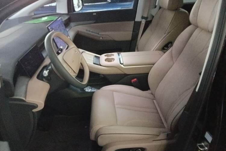 Used XPeng X9 2024 702 Ultra-Long Range Max Left Front Seat