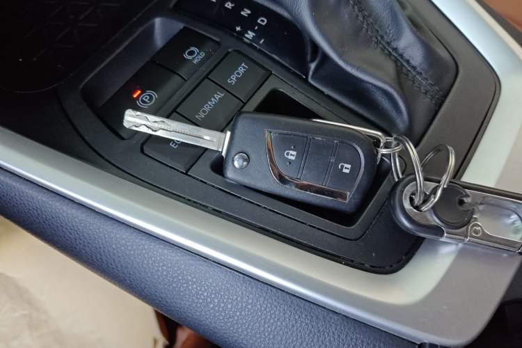 Used Toyota Wildlander 2024 2.0L CVT Two-Wheel Drive Leading Edition
