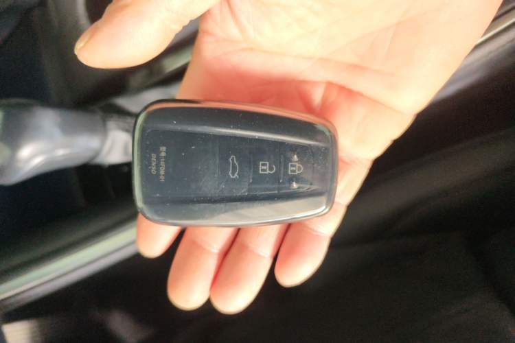 Used Toyota Avalon 2022 Dual-Engine 2.5L Luxury Edition Vehicle Key